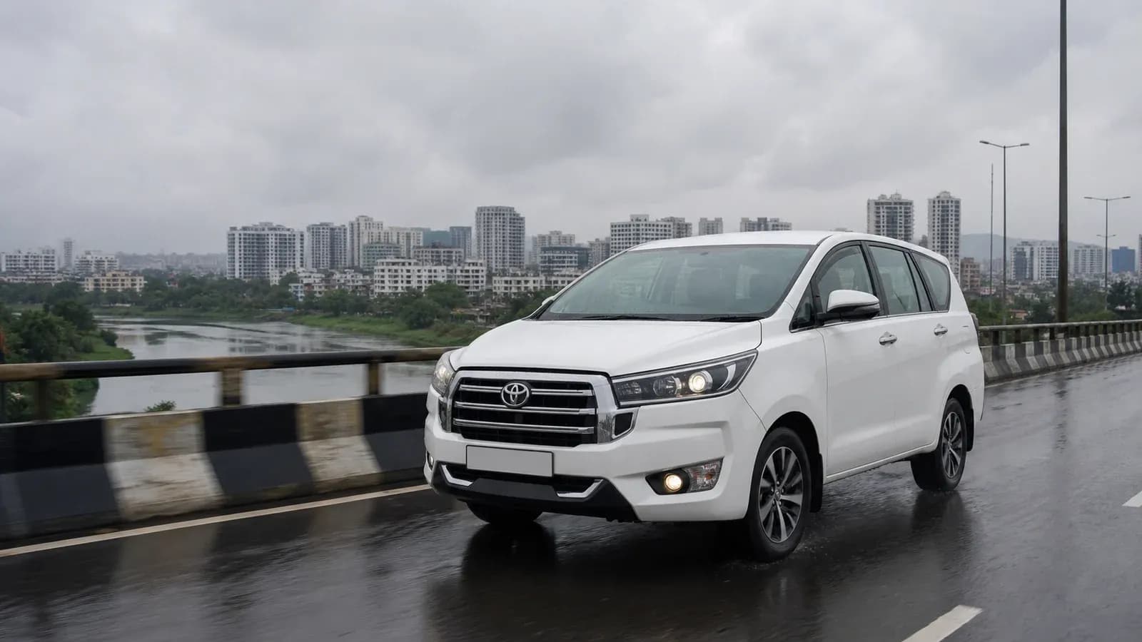 White Innova Crysta class vehicle arriving in Pune during the monsoon